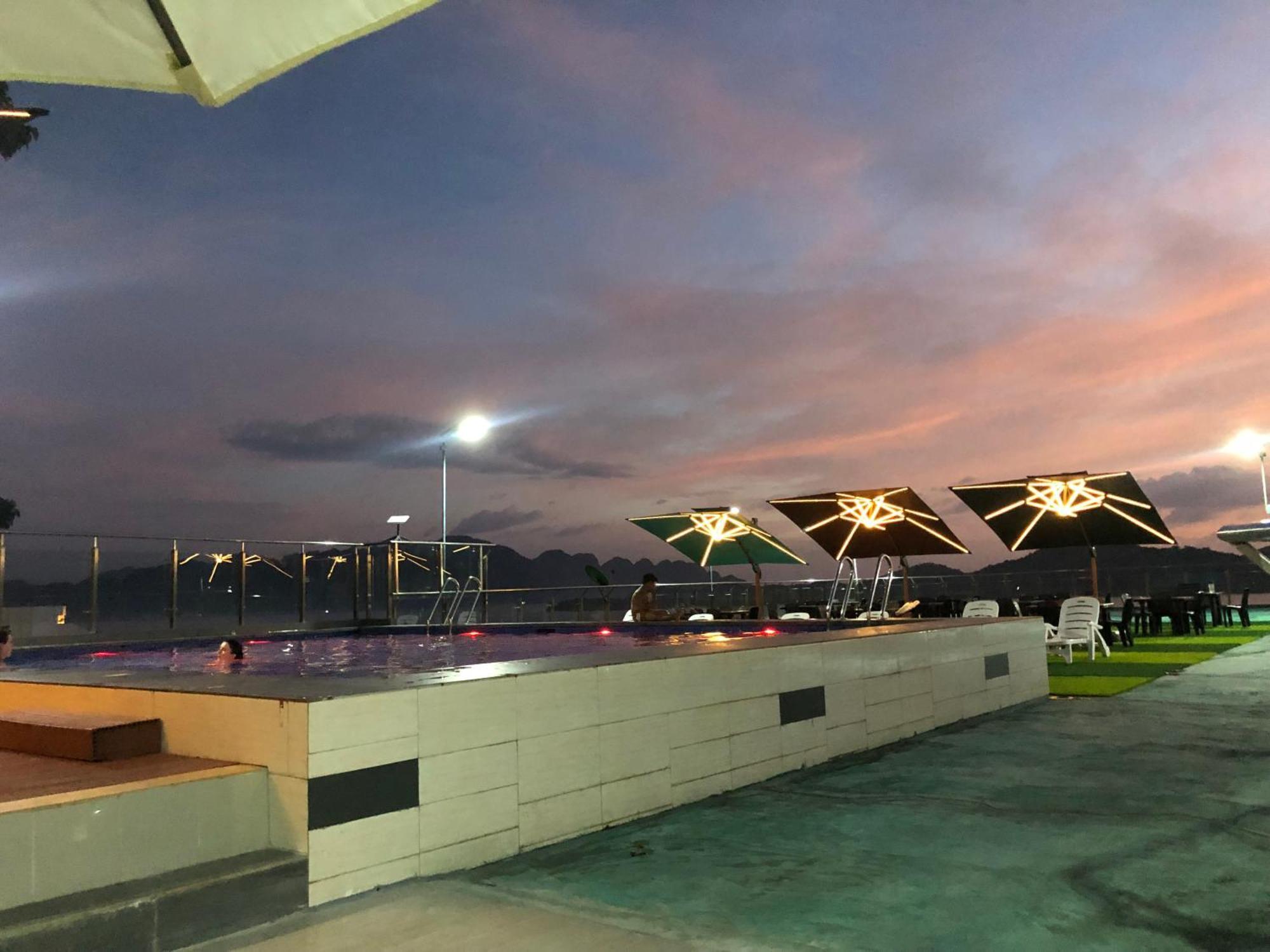 Sky Garden Hotel 코른 외부 사진