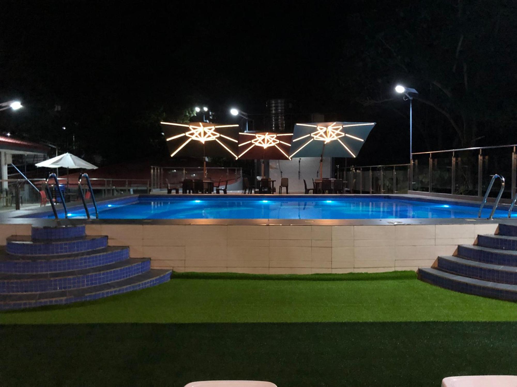 Sky Garden Hotel 코른 외부 사진